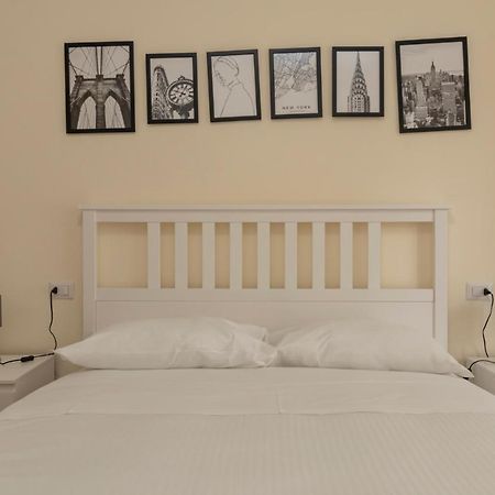 Ferienwohnung Joivy Modern 2Bed Flat With Balcony, 250M From M5 Foppa And M2 Sant'Agostino Mailand Exterior foto