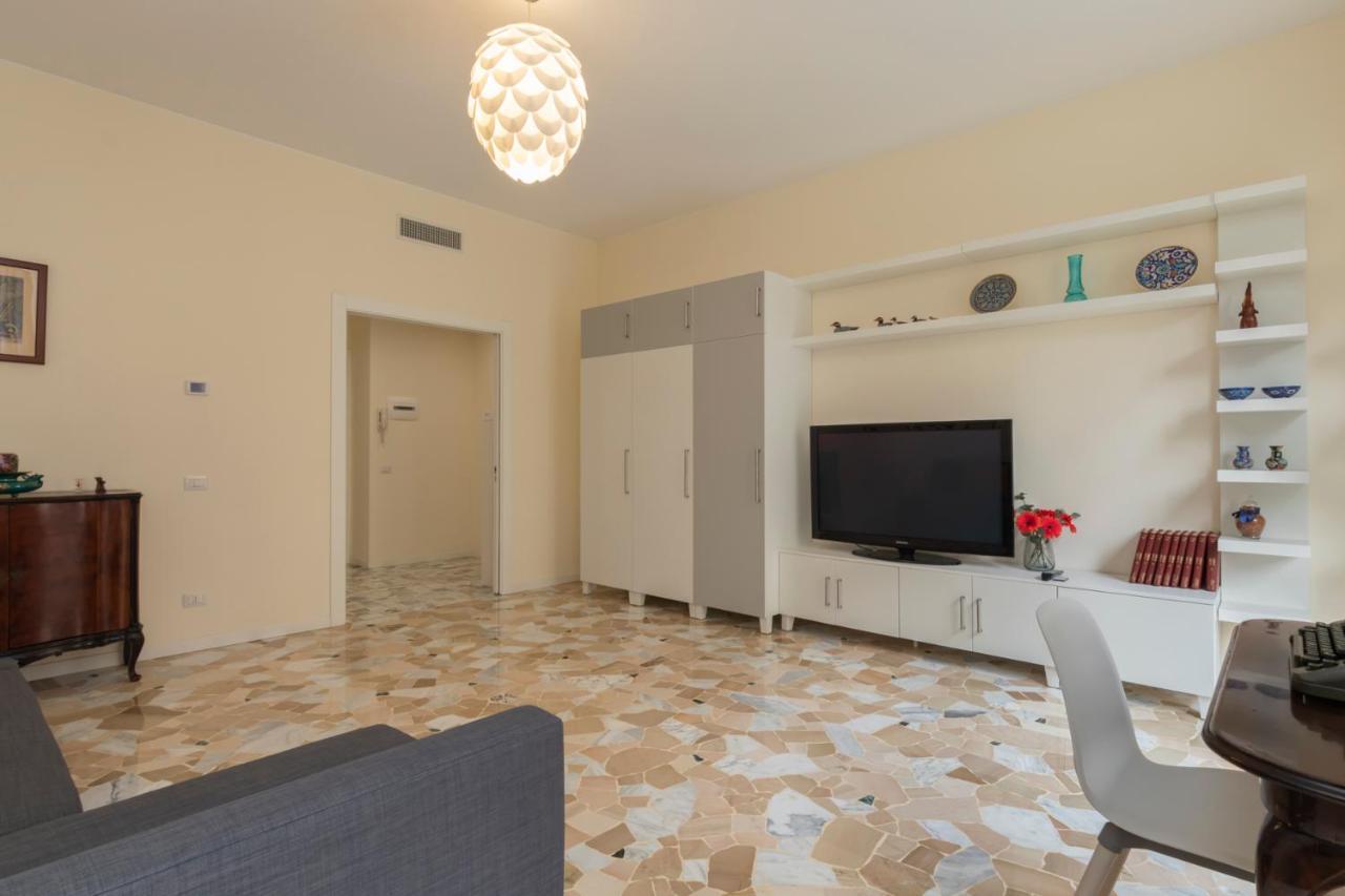 Ferienwohnung Joivy Modern 2Bed Flat With Balcony, 250M From M5 Foppa And M2 Sant'Agostino Mailand Exterior foto
