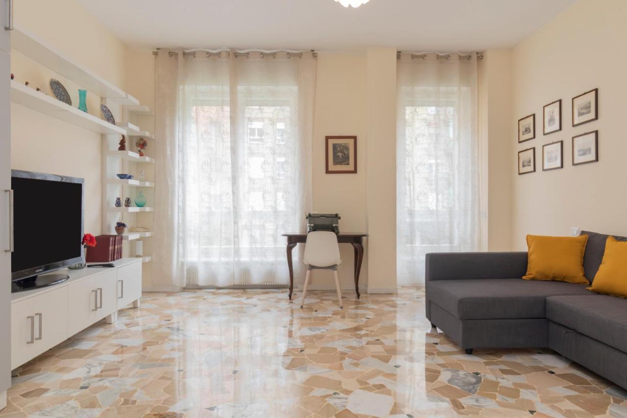 Ferienwohnung Joivy Modern 2Bed Flat With Balcony, 250M From M5 Foppa And M2 Sant'Agostino Mailand Exterior foto